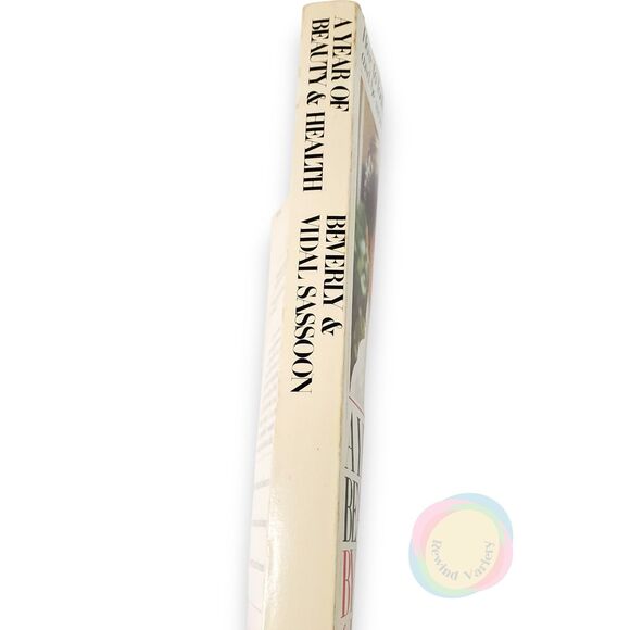 Vintage 1978 Vidal Sassoon A Year of Health & Beauty Book Hair Style 70s Makeup - Picture 2 of 16